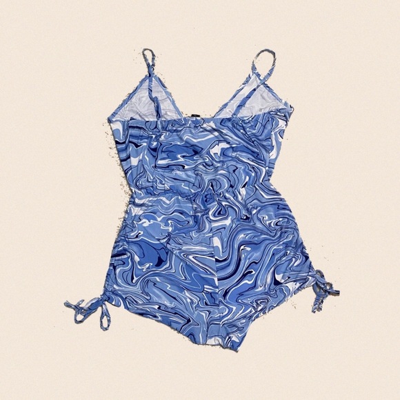 Marble Pattern Romper - Picture 2 of 2